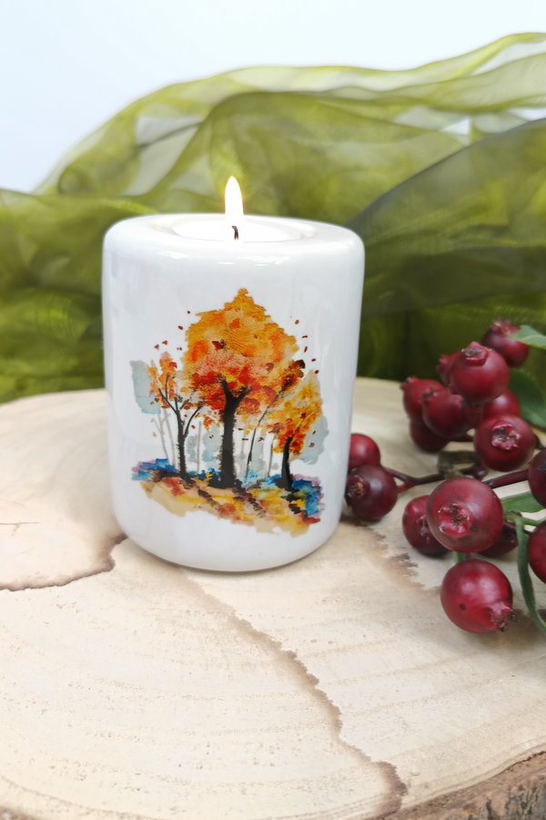 Svícen na čajovou svíčku s podzimními stromy
